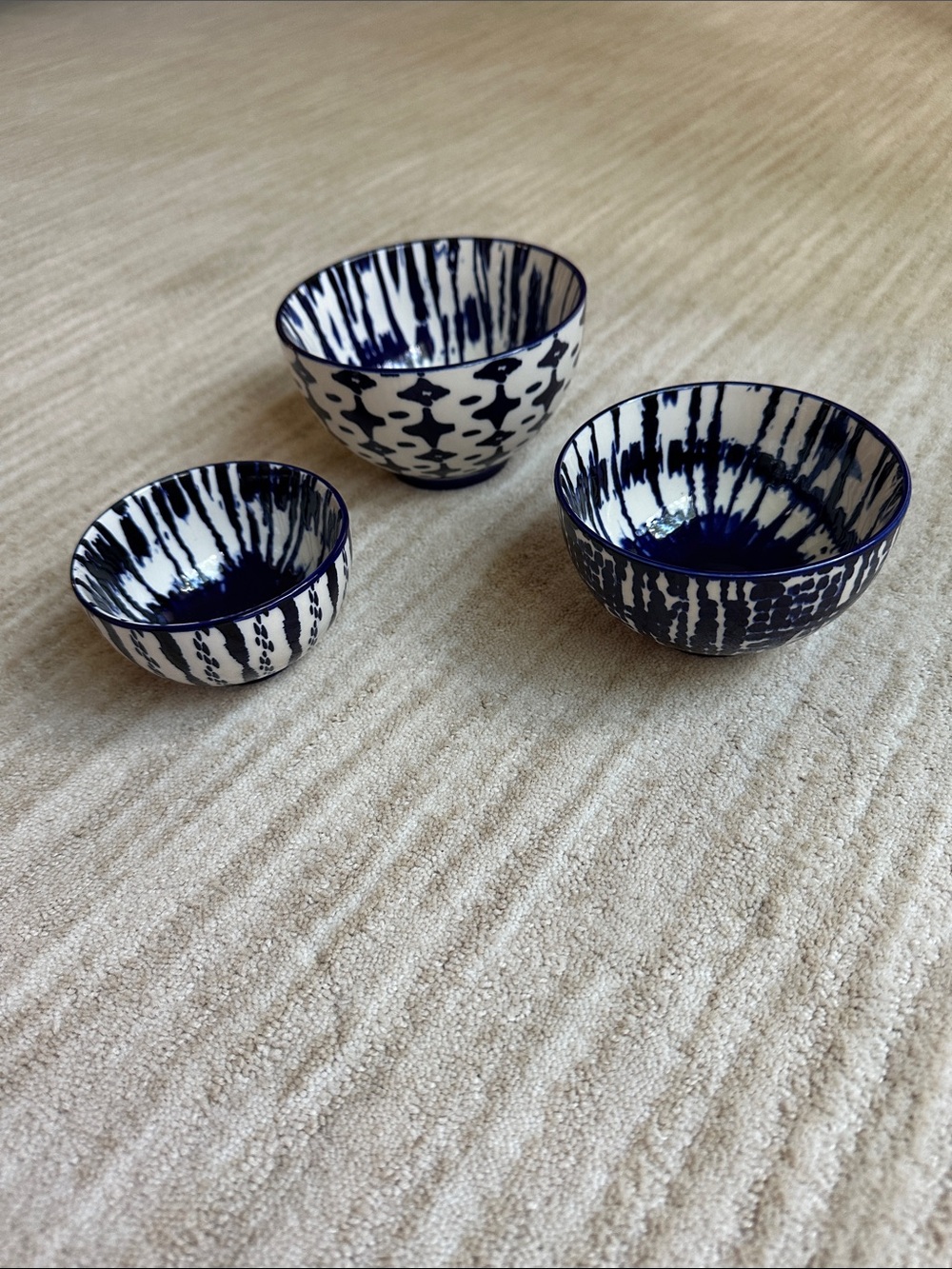 West Elm Indigo Tie Dye Small Nesting Bowls Set of 3 Prep Bowl Cobalt Blue White - Picture 4 of 16